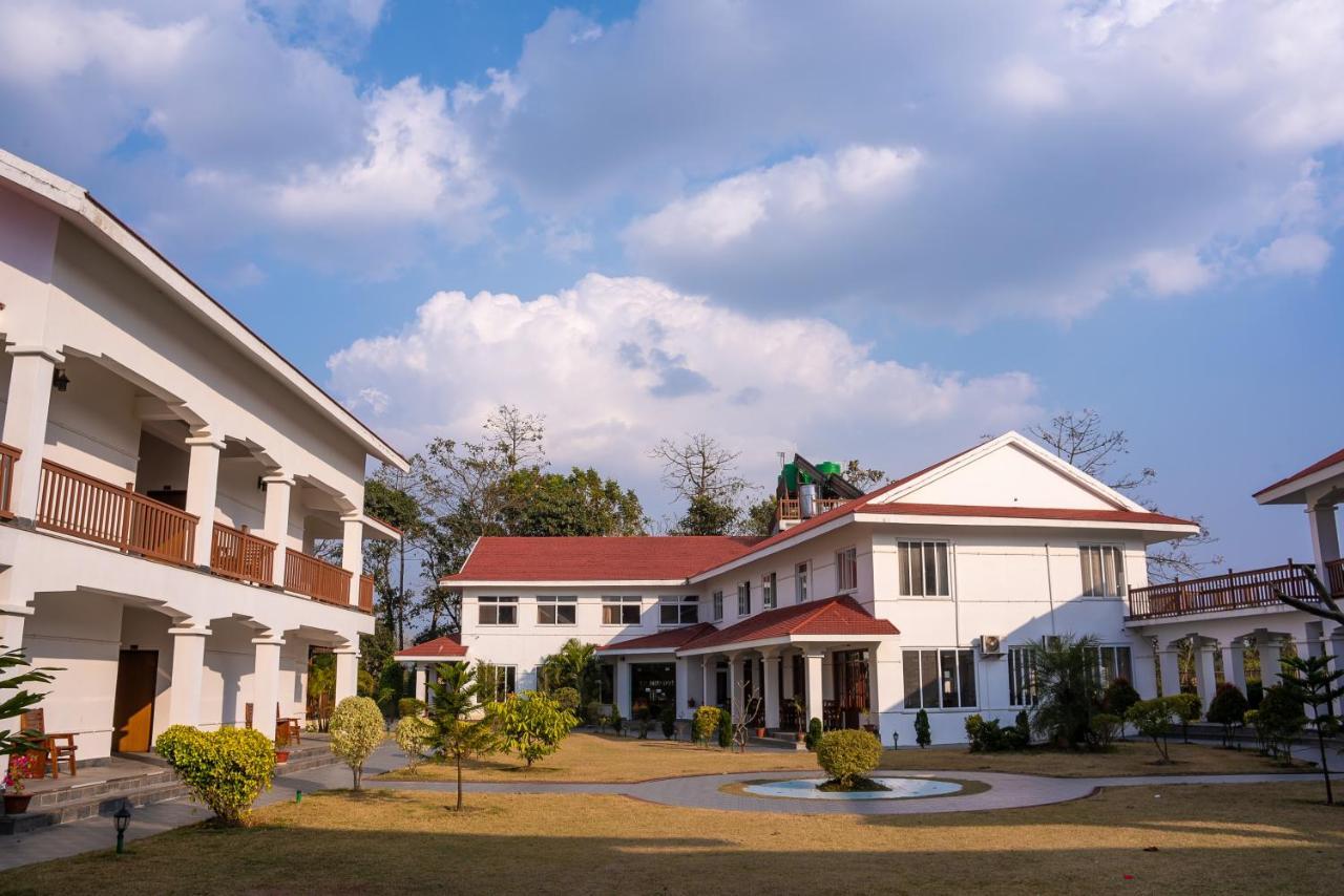 Hotel Earth Light Sauraha Chitwan Exterior photo