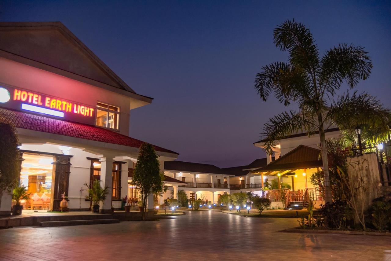 Hotel Earth Light Sauraha Chitwan Exterior photo
