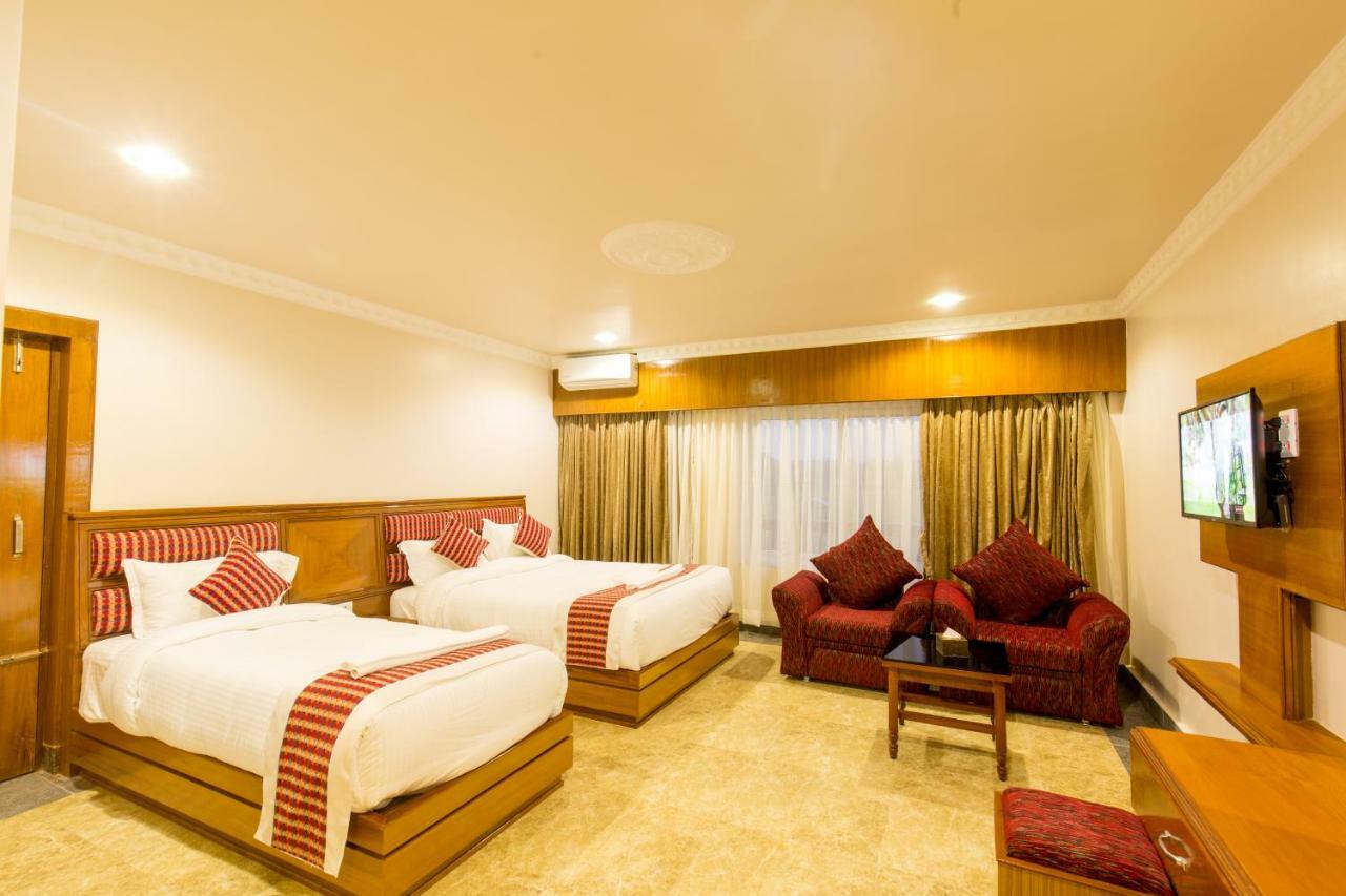 Hotel Earth Light Sauraha Chitwan Exterior photo